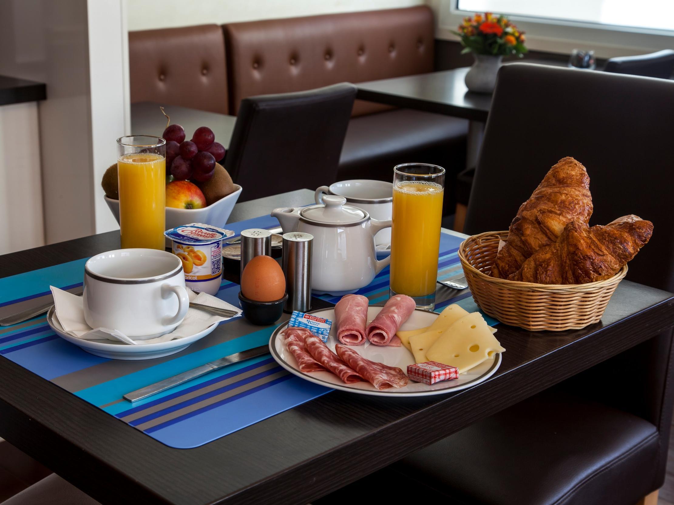 Logis - Le Christina Hotel Bourges Luaran gambar
