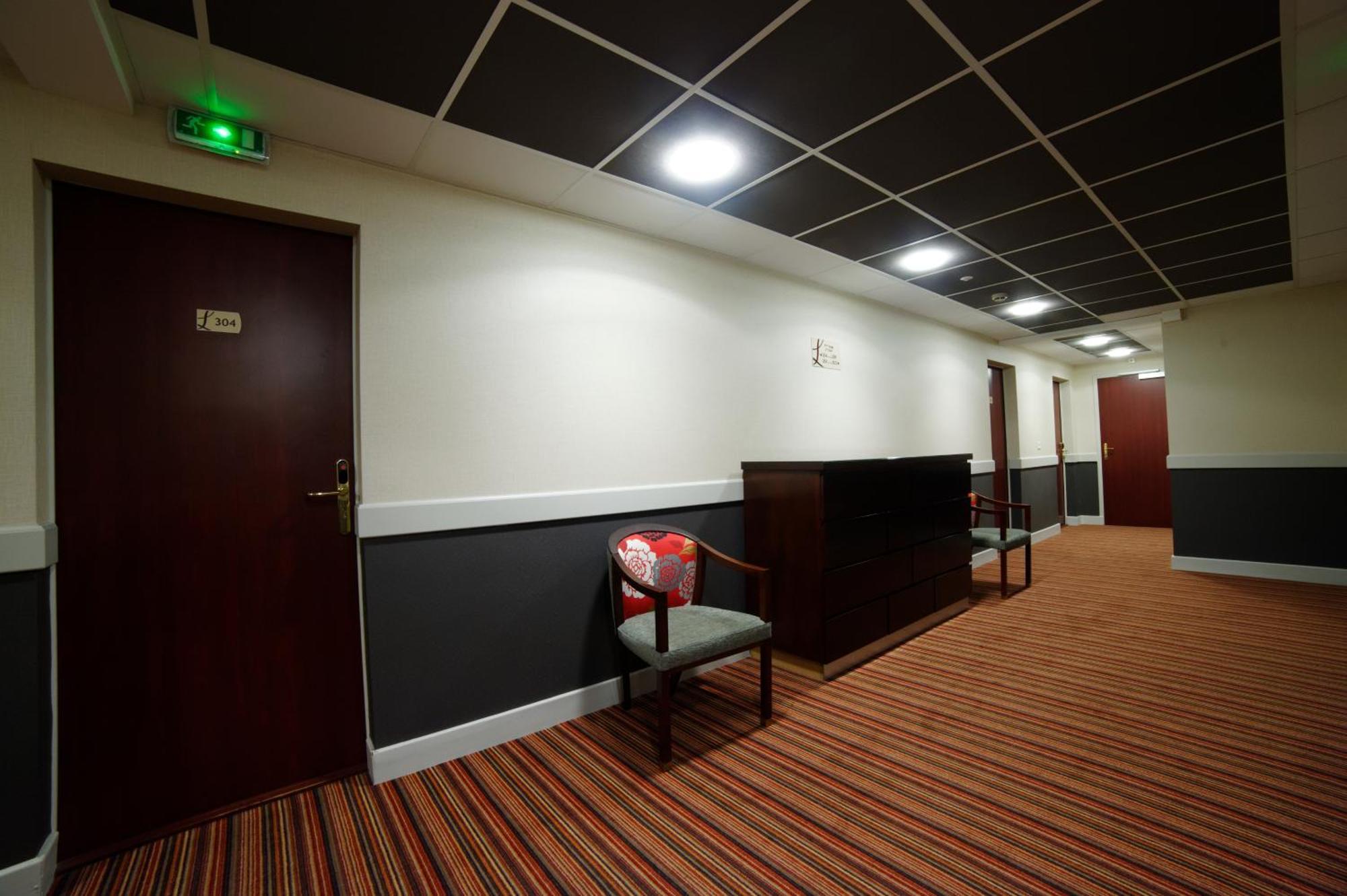 Logis - Le Christina Hotel Bourges Luaran gambar