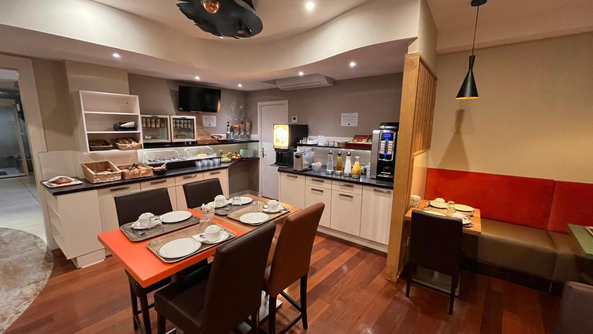 Logis - Le Christina Hotel Bourges Luaran gambar
