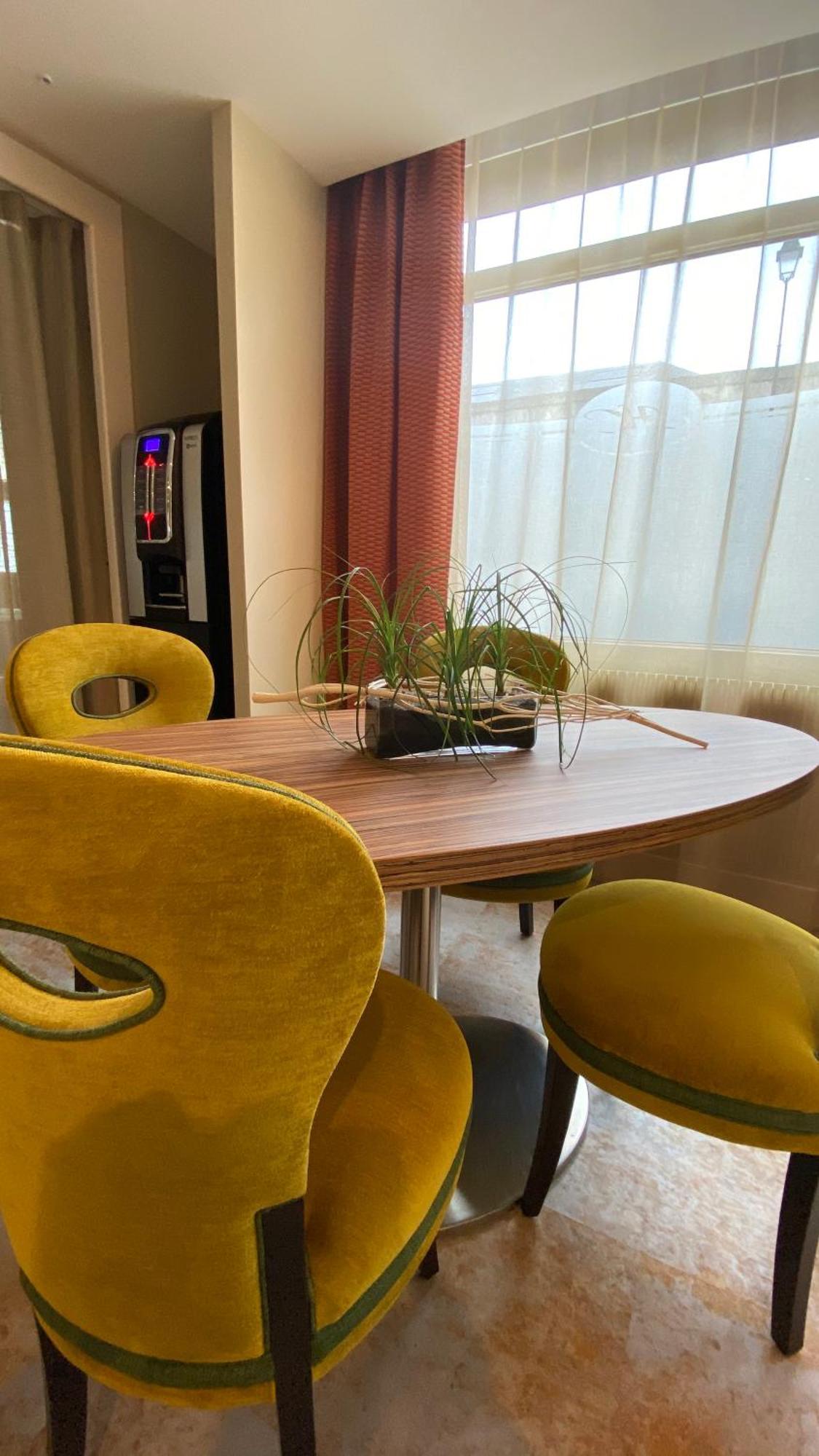 Logis - Le Christina Hotel Bourges Luaran gambar
